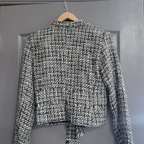 Women's suit. - Picture 4 of 6